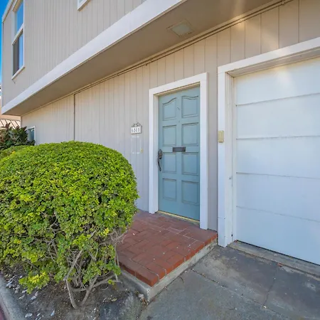 2 Bedroom Close To The Beach On 65Th St